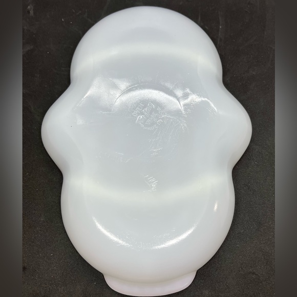 Fire King ovenware Milk Glass serving dish with gold trim - Picture 2 of 6